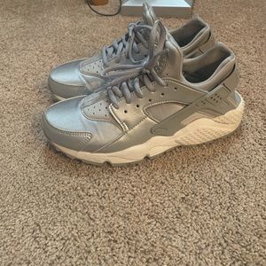 Silver hurraches